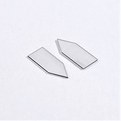 Des couteaux ophtalmologiques (CVD Diamond) sont utilisés dans des laboratoires innovants de CVD.