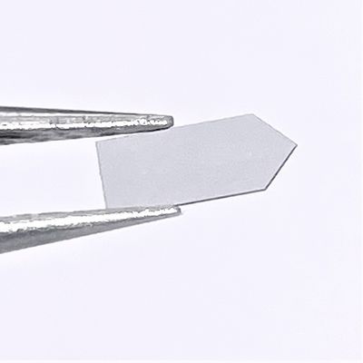 Cuchillas quirúrgicas de diamante para ECV orientadas a 110